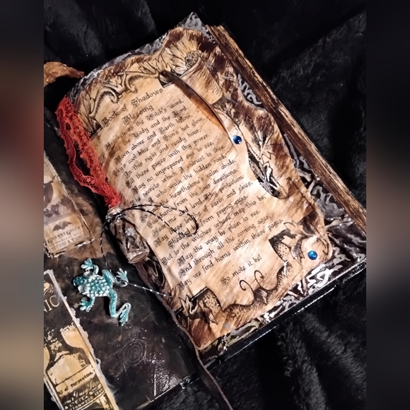 Witches grimoire -protection spell bottle - Picture 5 of 5